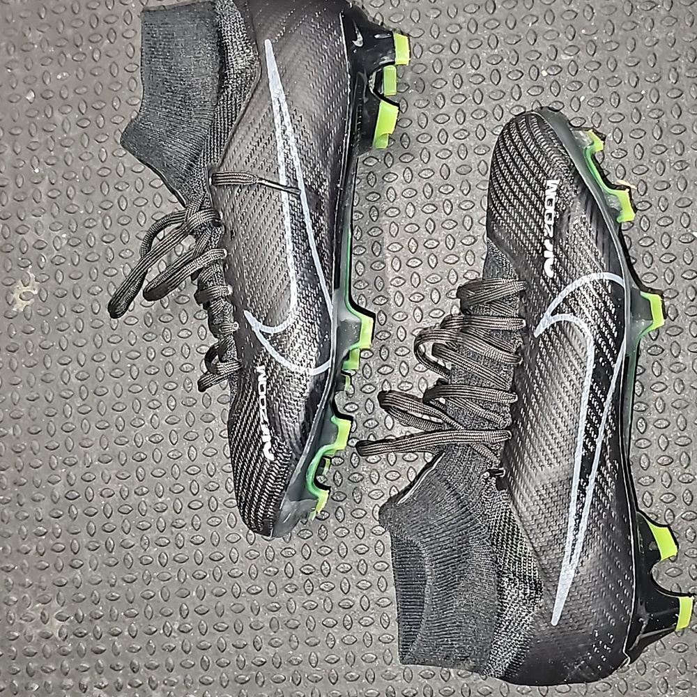 Nike Soccer Cleats 7.5